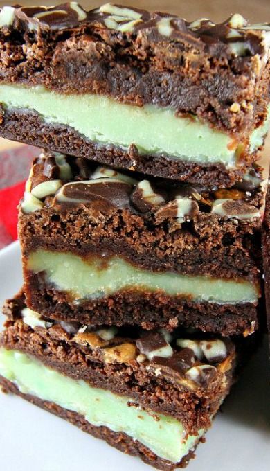 Minty Desserts, Outrageous Brownies, Mint Fudge, Brownies Caramel, Stuffed Brownies, Mint Chocolate Desserts, Brownie Ideas, Mint Desserts, Cocoa Brownies