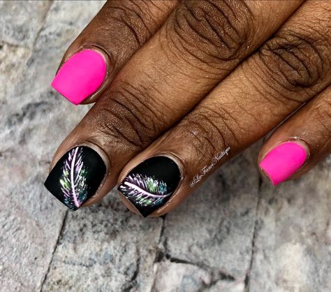 #mattenails #pinknails #feathers #featherednails #shortnaildesign #squarenails Nail Design With Feathers, Peacock Feather Nail Design, Nails With Feather Design, Feather Nail Design, Feather Nail Designs, Feather Nail, Feather Nail Art, Feather Nails, Parrot Feather