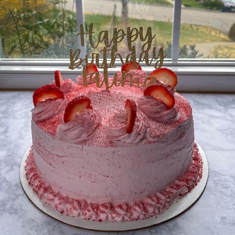 Cute Strawberry Birthday Cake, Strawberry And Cream Birthday Cake, Strawberry Birthday Cake Design, Pink Fruit Cake, Birthday Tres Leches Cake, Pink Tres Leches Cake, Birthday Cake With Strawberries On Top, Pink Cake With Strawberries, Tres Leches Cake Design