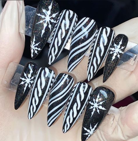 Vampy Christmas Nails, Holiday Goth Nails, Black Silver Christmas Nails, Black And White Xmas Nails, Spooky Winter Nails, Anti Christmas Nails, Black And White Winter Nails, Gorgeous Nails Winter, Black Winter Nails Designs