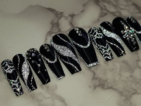 Dark Bling Nails, Dramatic Black Nails, Black Alternative Nails, Black And White Birthday Nails, Dark Long Nails, Friend Nails, Regular Manicure, Customized Nails, Glitter Pattern