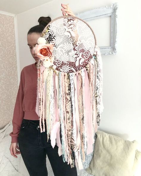 cd758e8f59dfdf06a852adad277986ca Dream Catcher Crafts, She Shed Designs, Atrapasueños Diy, Doily Dream Catchers, Diy Dream Catcher Tutorial, Lace Dream Catchers, Dream Catcher Decor, Dream Catcher Art, Diy Tumblr