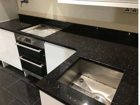 Kitchens Marble, Granite Worktop Kitchen, Galaxy Granite, Black Kitchen Countertops, Kitchen Design Countertops, White Gloss Kitchen, Granite Worktops, Kitchen Granite, Absolute Black Granite