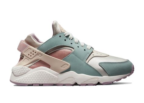 Nike Air Huarache Outfit Woman, Huraches Nike Outfit, Nike Air Huarache Outfit, Nike Huarache Outfit Women, Nike Harauche, Air Huarache Outfit, Empowering Outfits, Nike Huarache Outfit, Nike Huarache Women