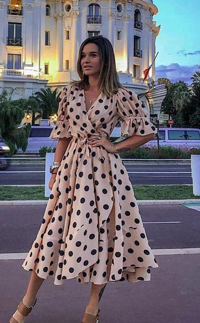 Gaun Koktail, Couture Dior, White Floral Maxi Dress, Classy Dresses, Fashion Blogger Style, Vintage Style Dresses, Alexa Chung, Classy Dress, Polka Dot Dress