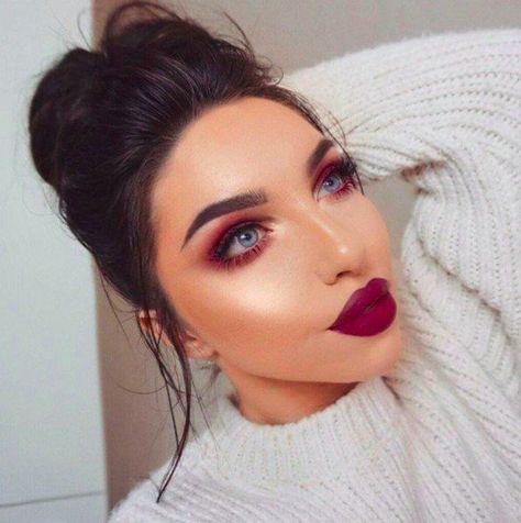 "Red Eye" Makeup Is Trending on Instagram — and It's Unexpectedly Gorgeous! Make Up Guide, Red Eyeshadow Look, Red Makeup Looks, Long Hair Clip, Red Eye Makeup, Red Eyeshadow, Silicone Makeup, Makeup Mistakes, Red Makeup