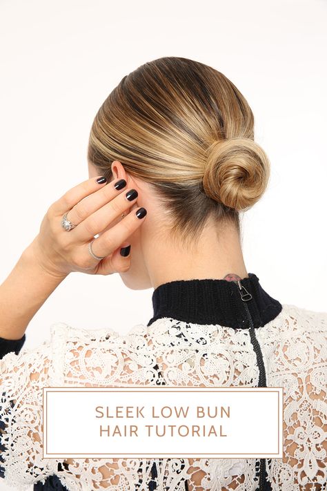 I'm finally sharing this this highly requested sleek low bun hair tutorial, this hair style is really easy to do yourself at home! Updo Sleek, Low Bun Hair, Low Bun Tutorials, Sleek Bun Hairstyles, Sleek Low Bun, Beehive Hairstyle, Low Bun Wedding Hair, Bun Wedding, Brooklyn Blonde