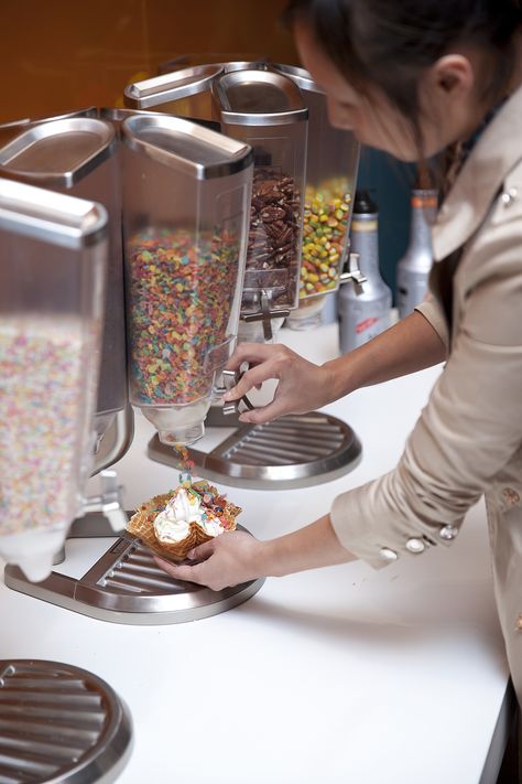 Ice Cream Topping Dispenser, Ice Cream Shop Organization, I E Cream Bar, Soft Ice Cream Ideas, Small Ice Cream Shop Design, Ice Cream Store Aesthetic, Ice Cream Business Ideas, Ice Cream Toppings Ideas, Ice Cream Parlor Aesthetic