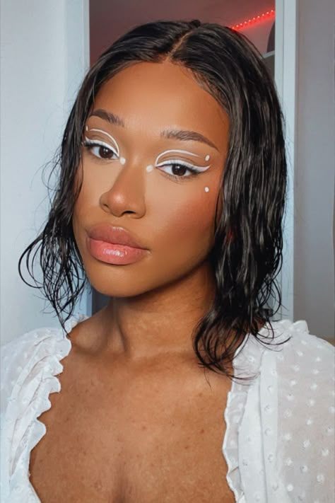 Cat Inspired Makeup, Black Women Makeup Looks, Maquillage Yeux Cut Crease, Colorful Hairstyles, Soft Makeup Looks, Face Art Makeup, Graphic Makeup, Makeup For Black Skin, Brown Skin Makeup