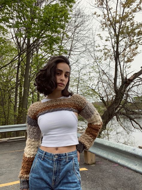 Crochet sweater cropped Arm Warmer Sweater, Arm Warmers Outfit, Crochet Arm Warmers, Sweater Cropped, Sweater Crop, Warm Sweaters, Warm Outfits, Lookbook Outfits, Crochet Sweater