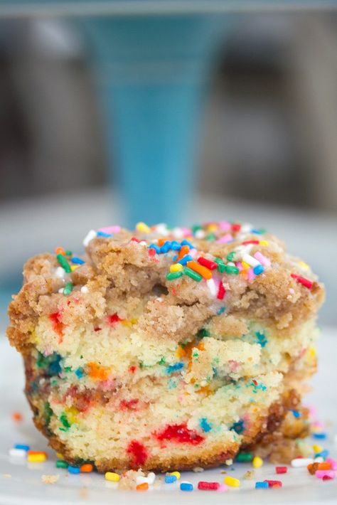 Funfetti Coffee Cake -- A buttery cinnamon sugar breakfast cake with lots of rainbow sprinkles | wearenotmartha.com Cinnamon Sugar Breakfast, Best Brunch Recipes, Coffee Cake Recipe, Nice Recipes, Meatball Subs, Funfetti Cake, Coffee Cake Recipes, Sugar Cake, Rainbow Sprinkles