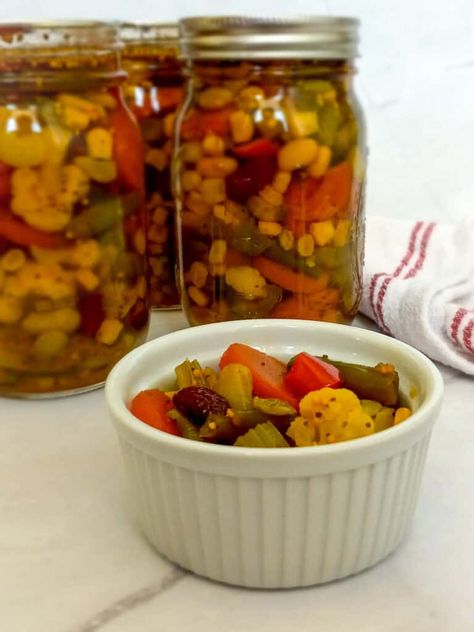 Amish Chow Chow Recipe, Old Fashioned Chow Chow Recipe, Amish Canning Recipes, Chow Chow Canning Recipe, Chow Chow Recipe, Pickled Things, Chow Chow Mix, Preserving Vegetables, Chow Recipe