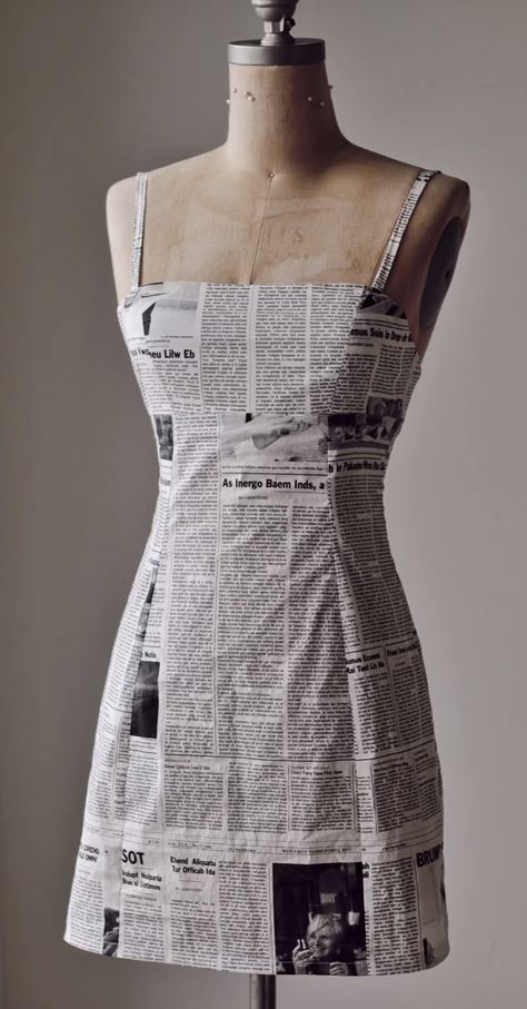 Newspaper Clothes Diy, Newspaper Costume, Newspaper Clothes, Clothes Made From Recycled Materials, Newspaper Outfit, News Paper Dress, Paper Outfits, Recycled Fashion Diy, Recycled Dress Ideas