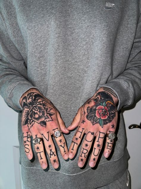 American Tradition Hand Tattoo, American Trad Hand Tattoo, Leopard Hand Tattoo, Men’s Full Finger Tattoos, Traditional Thumb Tattoo, Black Finger Tattoo, Old School Hand Tattoo, Men Hand Tattoos Ideas, Traditional Finger Tattoos