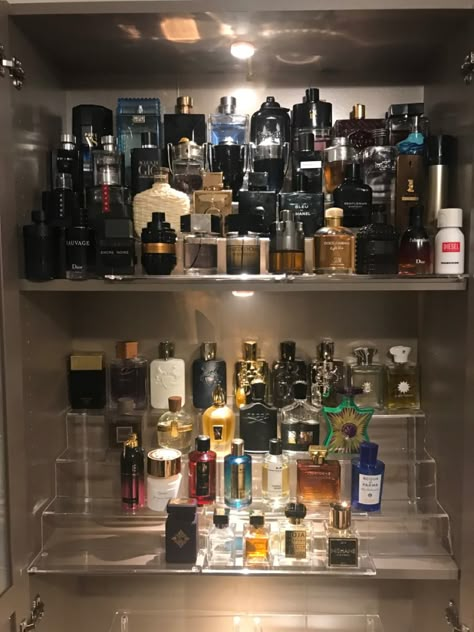 Cologne Organizer For Men Bedroom, Men’s Organization, Mens Cologne Display, Cologne Collection Aesthetic, Cologne Collection Display, Cologne Display Ideas, Cologne Storage Ideas, Fragrance Collection Display, Fragrance Display Ideas