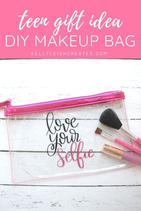 This DIY makeup bag is the perfect teen gift idea! Use a Silhouette or Cricut to customize it with fun designs! Easy Diy Makeup, School Shirt Svg, Cricut Gift Ideas, Circuit Machine, Diy Makeup Bag, Teacher Appreciation Gift Ideas, Diy Stocking Stuffers, Diy Stockings, Appreciation Gift Ideas