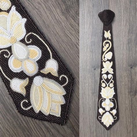 Beaded Metis Sash, Loom Jewelry, Beadwork Designs, Native Beadwork, Beautiful Beadwork, Bead Sewing, Native American Beadwork, Beadwork Patterns, Native American Beading