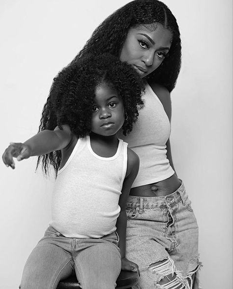 Photoshoot Mirror, Mommy Me Photoshoot, Mommy Daughter Photography, Mommy Daughter Photoshoot, Mommy And Me Photoshoot, Mommy Daughter Pictures, Daughter Photo Ideas, Mommy Daughter Photos, Mother Daughter Photoshoot