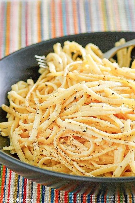 Pasta with Egg and Cheese is a quick, tasty, and budget-friendly meal. Get the easy recipe you can make in a few minutes. Enjoy a comforting bowl of pasta tossed with eggs, parmesan cheese and garlic. #pastarecipes #eggs #parmesan #quickandeasy #weeknightdinner #dinnerfortwo #garlic Pasta With Egg, Easy Egg Recipes, Best Pasta Dishes, Egg Pasta, Egg And Cheese, Pasta Carbonara, Copykat Recipes, Eggs Recipe, Drying Pasta