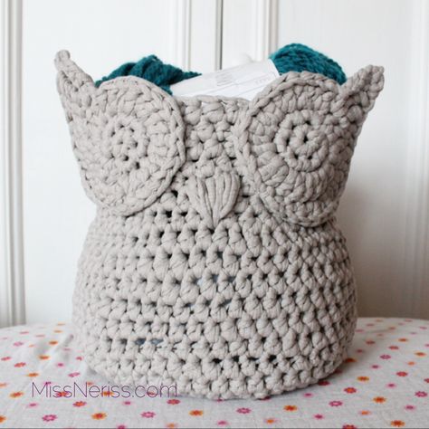 Zpagetti Crochet, Crochet Owl Basket, Owl Basket, Crochet Owl Hat, Crochet Basket Pattern Free, Yarn Basket, Tshirt Yarn, Yarn Ideas, Crochet T Shirts