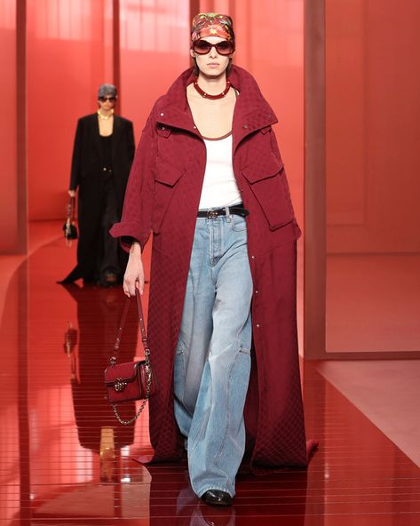 Milan Fashion Week: Gucci Spring 2025 Collection - Tom + Lorenzo 2025 Fashion Trends, Suede Accessories, Couture Photography, Dolce And Gabbana Fashion, Gucci Spring, Versace Fashion, Summer 2025, Gucci Fashion, Celebrity Red Carpet