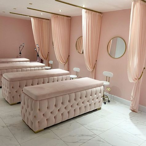 Pink Lash Salon Ideas, Lash Salon Layout, Lashes Studio Interior Design, Lash Room Design, Lash Salon Interior Design Luxury, Luxury Lash Studio, Spa Room Decor Luxury, Lash Salon Ideas, Salon Suite Design