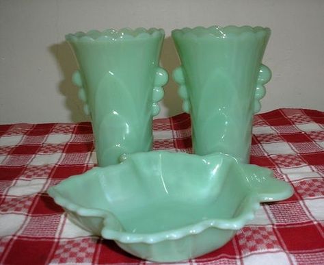 Jadeite Dishes, Jadite Green, Green Milk, Green Glassware, Vintage Kitchenware, Green Vase, Vintage Art Glass, Vintage Punk, Red Turquoise