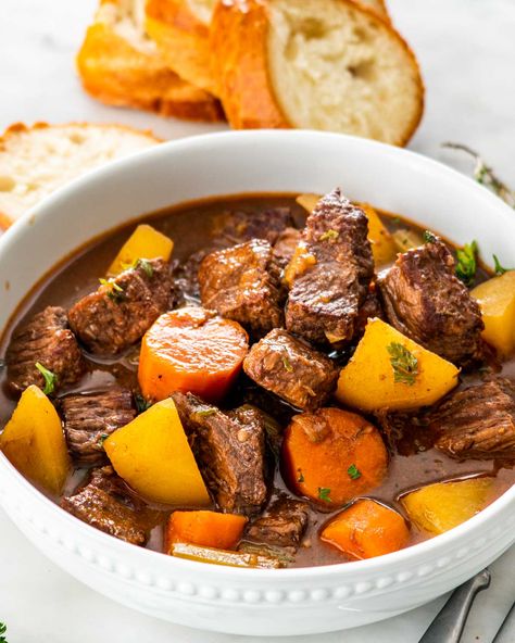 Classic Beef Stew with all the fixings! A truly simple dish to make, but one that’s loaded with a multitude of deep and rich flavors. #beefstew #recipe Cottagecore Recipes, Classic Beef Stew, Jo Cooks, Beef Stew Recipe, Dinner Is Served, Looks Yummy, Beef Stew, Stew Recipes, Dinner Tonight