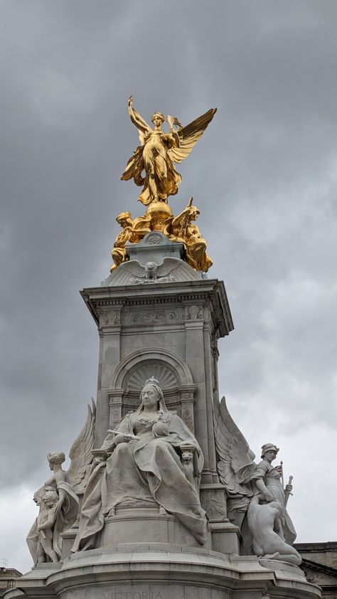 Queen Victoria memorial, Buckingham palace, statue, london Statues In London, Victoria Memorial, Travel International, Memorial Statues, Victoria London, Baby Love Quotes, Victoria And Albert, Queen Victoria, Buckingham Palace