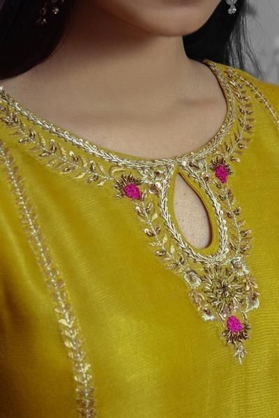 Neck Design For Suit, Simple Neck Design, Neck Design Ideas, Hand Embroidery Dress, Gotta Patti, Neck Designs For Suits, Embroidery On Kurtis, Dress Neck, Kurti Embroidery Design