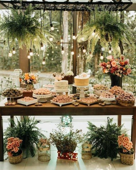 Small Private Wedding, Rustic Dessert Table, Selamat Hari Valentine, Decoration Buffet, Water Wedding, Wedding Dessert Table, Wedding Preparation, Sweet Table, Cake Table