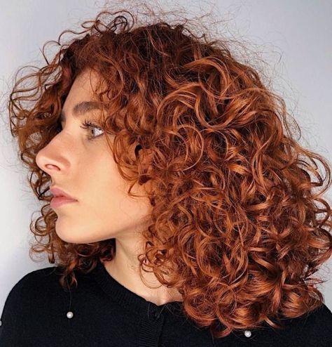 Medium Red Curly Hairstyle Curly Hair Dye Ideas, Curly Hair Dye, Pinkish Brown Hair, Curly Hair Color Ideas, Ruby Red Hair, Curly Hair Color, Light Red Hair, Light Auburn Hair, Red Hair Looks