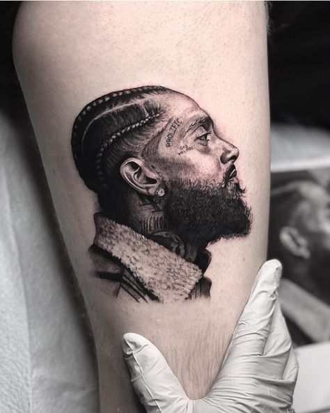 Nipsey Hussle portrait tattoo Nipsey Tattoo, Nipsey Hussle Tattoos, Nipsey Hussle Portrait, Marriage Ring Tattoos, Styles Of Tattoos, Rich Gang, Detailed Tattoos, Tattoos Neck, Rip Tattoo