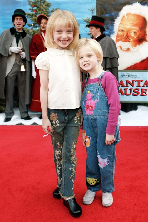 Elle Fanning y Dakota Fanning OMGGGG Ellie Fanning, Elle Fanning Style, Fanning Sisters, Celebrity Siblings, Dakota And Elle Fanning, Hollywood Event, Dakota Fanning, Entertainment Tonight, Celebrity Kids