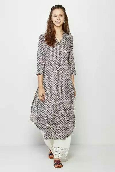 Kurta4 White Kameez, Kurta Patterns, Simple Kurta Designs, Kurti Patterns, Simple Kurti Designs, Salwar Designs, Long Kurti Designs, Kurta Neck Design, Mode Abaya