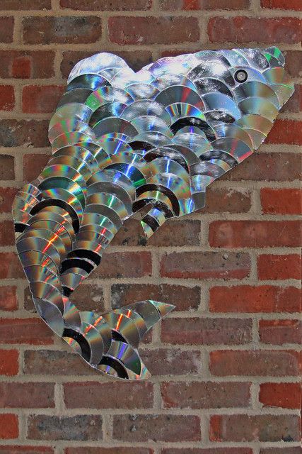 Repurposed Cds, Cd Fish, Cd Crafts Diy, Old Cd Crafts, Recycle Sculpture, Cd Wall Art, Cd Diy, Recycled Art Projects, Cd Crafts