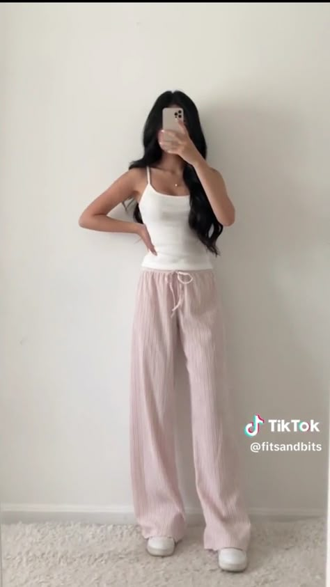 Cute Casual Outfits For Home, Casual Outfits To Wear At Home, Comfy Pastel Outfits, Girly Basic Outfits, Home Outfits Aesthetic, Cute Stay At Home Outfits, Dorm Outfits, Casual Outfits Home, Cute Lounge Wear