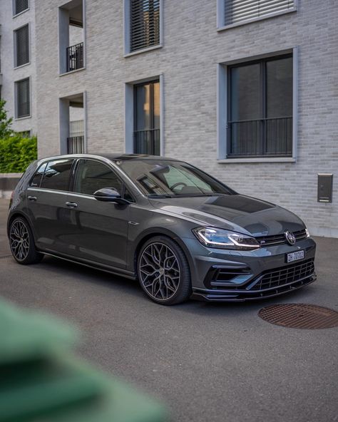 Grey Volkswagen Golf, Grey Golf Car, Golf 7.5 R, Volkswagen Tdi, Stairs Black, Golf R Mk7, Limestone Grey, Polo Car, Nardo Grey