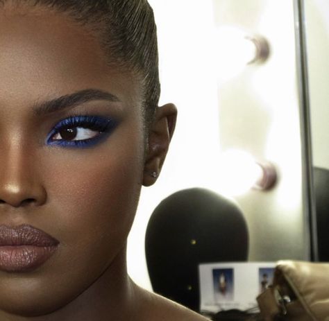 Blue Eyeshadow Black Women, Ryan Destiny Makeup, Makeup Looks Blue Eyeshadow, Eyeshadow Black Women, Makeup Looks Blue, Glam Editorial, Black Women Aesthetic, Makeup Look Ideas, Blue Eyeliner Makeup