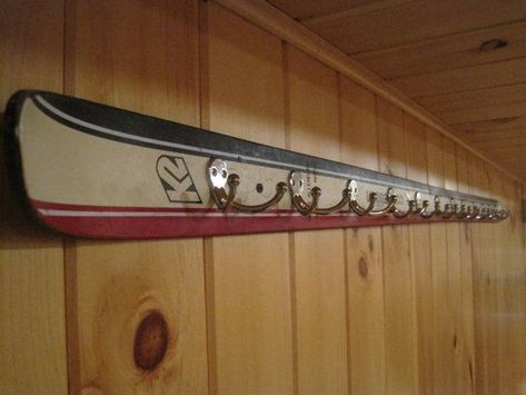 Old Skis Ideas, Ski Coat Rack, Ski House Decor, Moncler Coat, Vintage Skis, Old Skis, Ski Room, Ski Rack, Ski Cabin