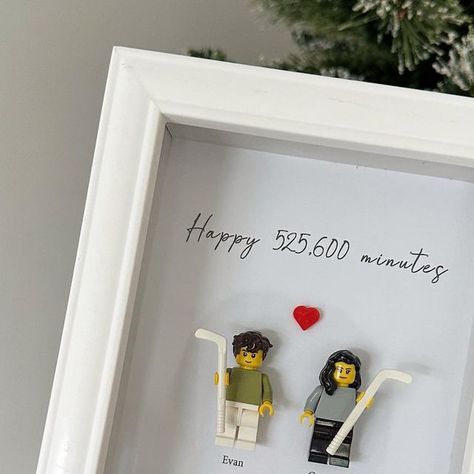 Lego Couple Gift, Lego Boyfriend Gift Ideas, Creative Boyfriend Gifts, Cute Couple Gifts Diy, Present Boyfriend, Couple Frame, Brick Studio, Homemade Gifts For Boyfriend, Personalized Gifts For Him