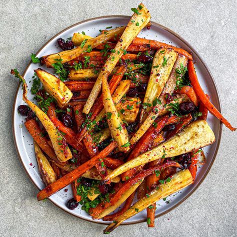 Roasted carrots and parsnips with a delicious, sticky cranberry, orange and maple syrup glaze. The perfect Christmas side! Christmas Crumble, Stuffing Meatballs, Carrots And Parsnips, Maple Roasted Carrots, Christmas Vegetables, Almond Salad, Roasted Carrots And Parsnips, Oven Roasted Carrots, Maple Glazed Carrots