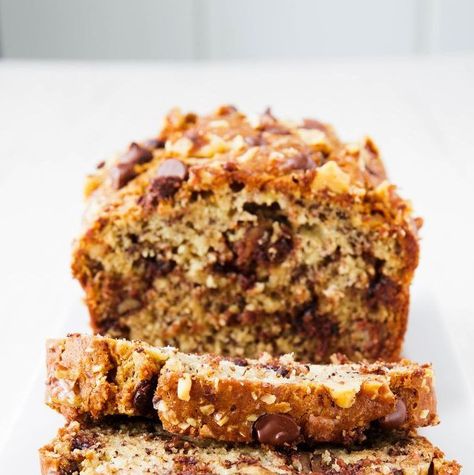 Classic Banana Bread — Delish.com Bread Easy, Chocolate Chip Banana, Best Banana Bread, Chocolate Chip Banana Bread, Banana Bread Recipe, Banana Nut, Toasted Walnuts, Banana Chocolate Chip, Banana Flavored