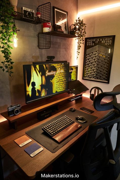 WFH Desk Setup Computer Room Design Ideas, Industrial Home Office Decor, Photographer Office Ideas Workspaces, Wood Pc Setup, Computer Setup Office Workspace, Wood Gaming Setup, Computer Room Ideas, Study Table Design, Industrial Home Office