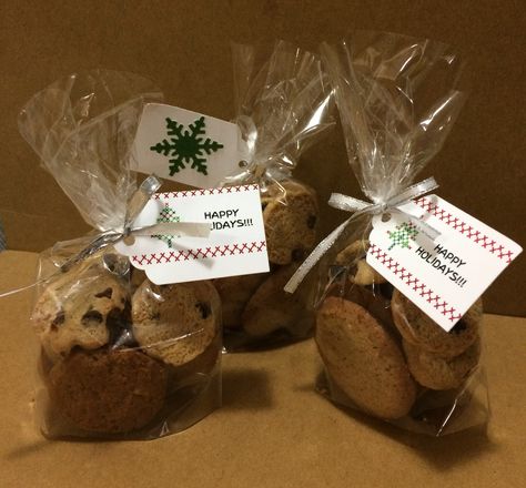 Packaged Cookies For Gifts, Christmas Cookie Goodie Bags, Bag Of Cookies, Christmas Goodie Bags Ideas, Cookie Goodie Bags, Pastry Packaging, Resident Events, Christmas Goodie Bags, Diy Cookie