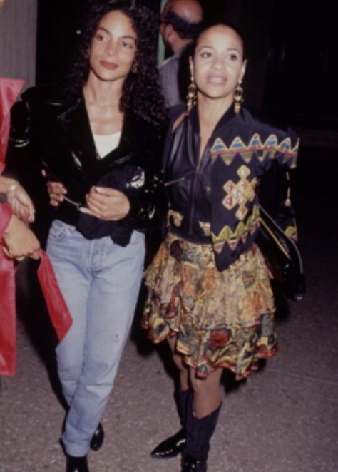 JASMINE GUY & DEBBIE ALLEN Debbie Allen 80s, Jasmine Guy 90s, Jasmine Guy, Phylicia Rashad, Debbie Allen, Black Elegance, Ladies Room, Black Actresses, Black Knowledge