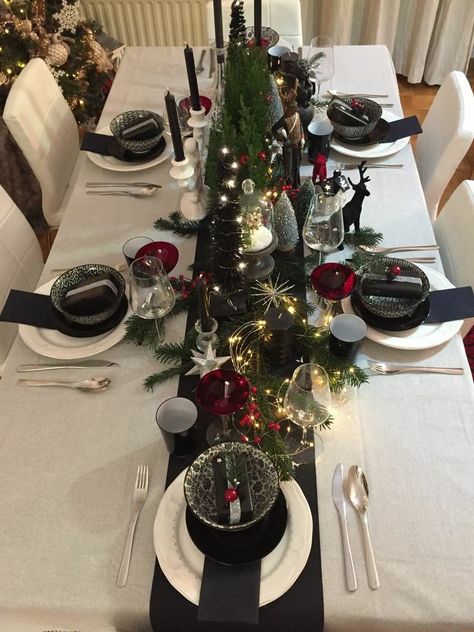 Black Tie Christmas Party Decor, Black Christmas Centerpiece, Christmas Dinner Table Decorations, Christmas Dining Table Decorations, Dinner Table Decorations, Christmas Dinner Table Settings, Black Christmas Decorations, Dining Table Decorations, Xmas Table Decorations