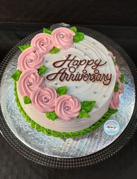 Rosette Cake Ideas, Round Cake Decorating Ideas, Rosettes Cake, Ballerina Birthday Cake, Round Birthday Cakes, Fruit Cake Design, Anniversary Cake Designs, Buttercream Birthday Cake, Rosette Cake