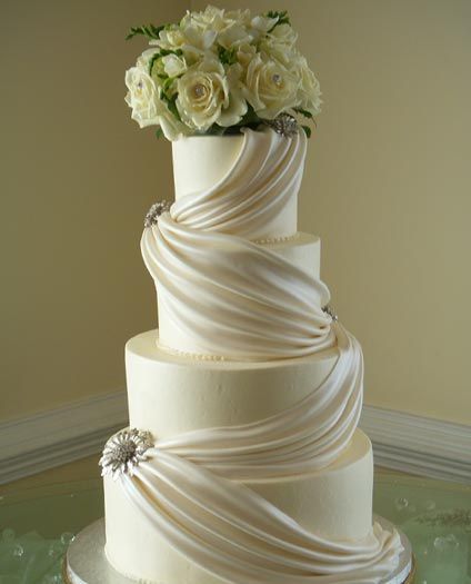 stunning cakes Drape Wedding Cake, Traditional Cake Designs, Ambrosia Cake, Wedding Cake Diy Decorating, Love Cake Topper, Pretty Wedding Cakes, Traditional Wedding Cakes, Traditional Wedding Cake, Fondant Wedding Cakes