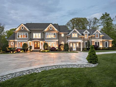 New Jersey Houses, Big Houses Exterior, Big Beautiful Houses, Modern Suburban House, Houses Exterior, American Mansions, Mansion Exterior, Suburban House, American Houses